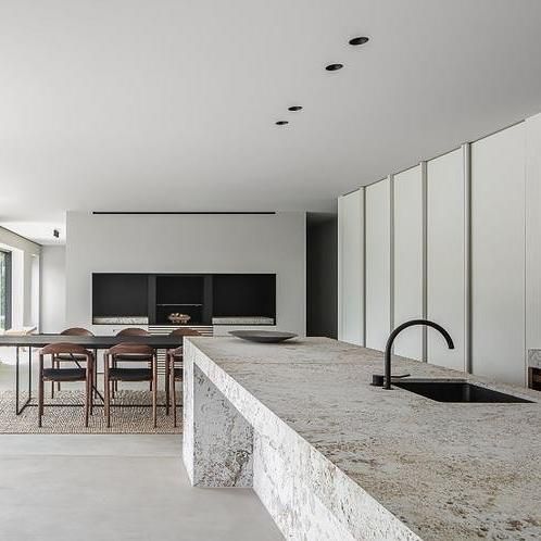 Warm minimalist contemporary kitchen