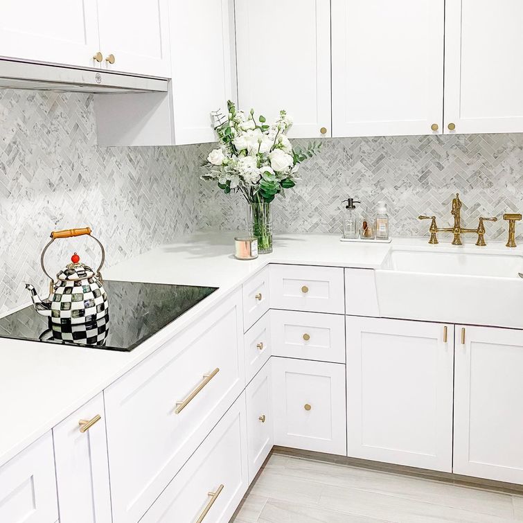 Luxurious white and gold kitchen