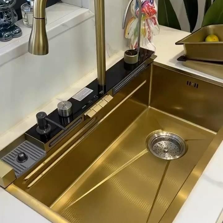 Gold kitchen accents