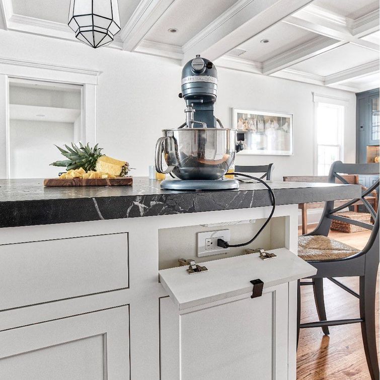 Hidden kitchen island outlets