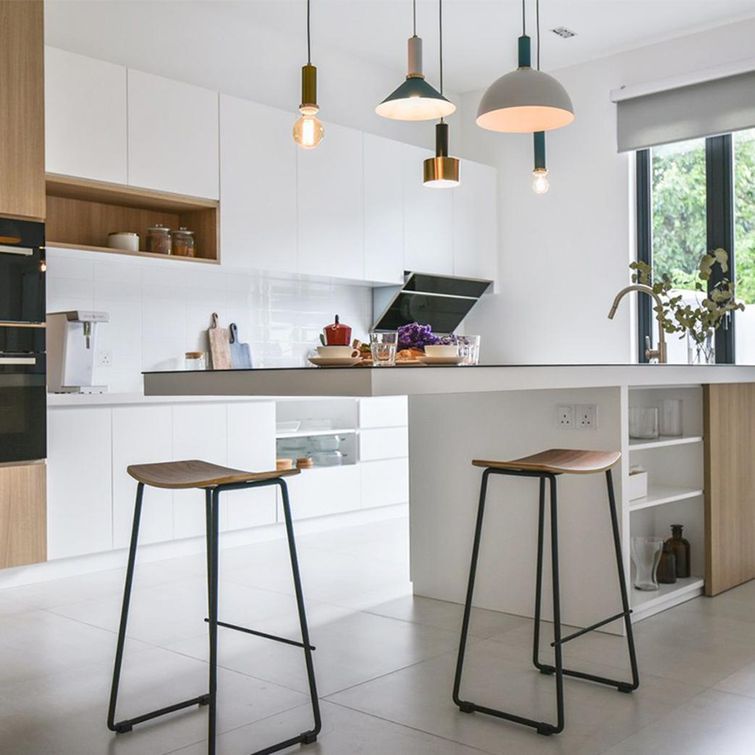 Semi-suspended kitchen countertop
